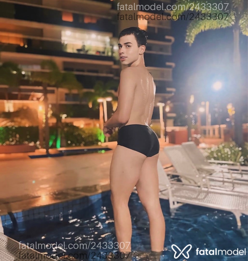 Acompanhante homem com cabelo castanho de olhos castanhos - Mateus