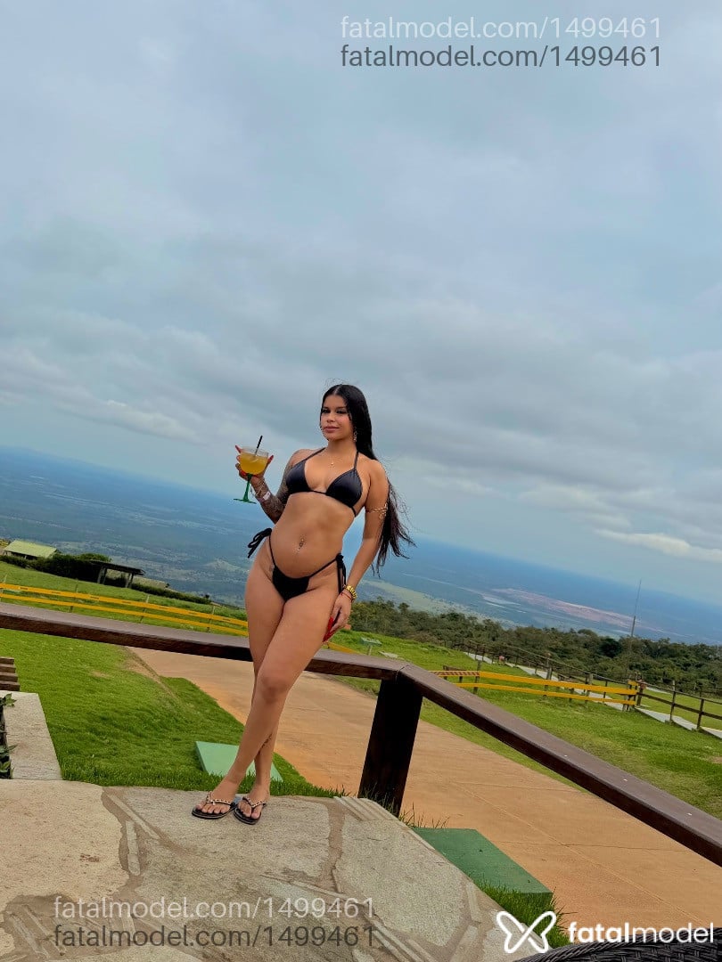 Acompanhante mulher morena (o) de olhos pretos - Mirella Silva