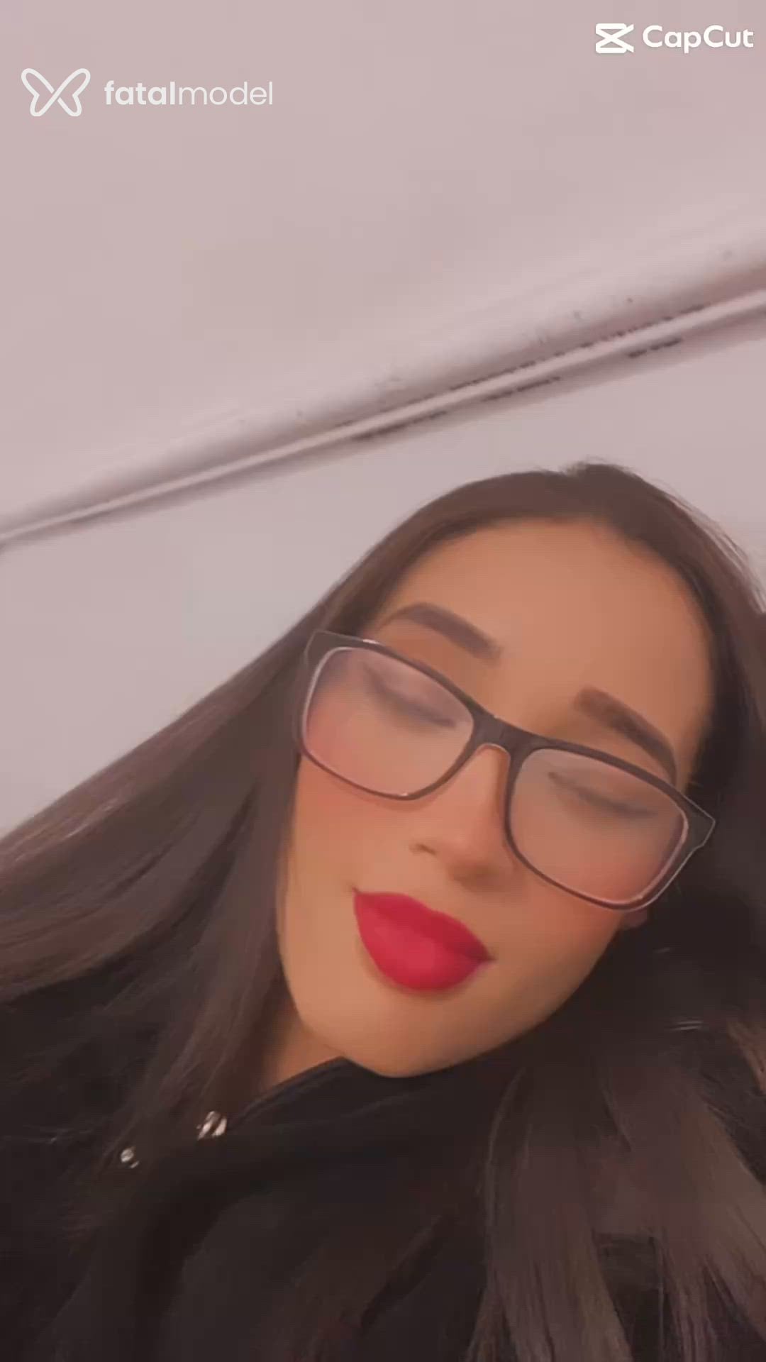 Acompanhante mulher com cabelo castanho de olhos castanhos - Tifany
