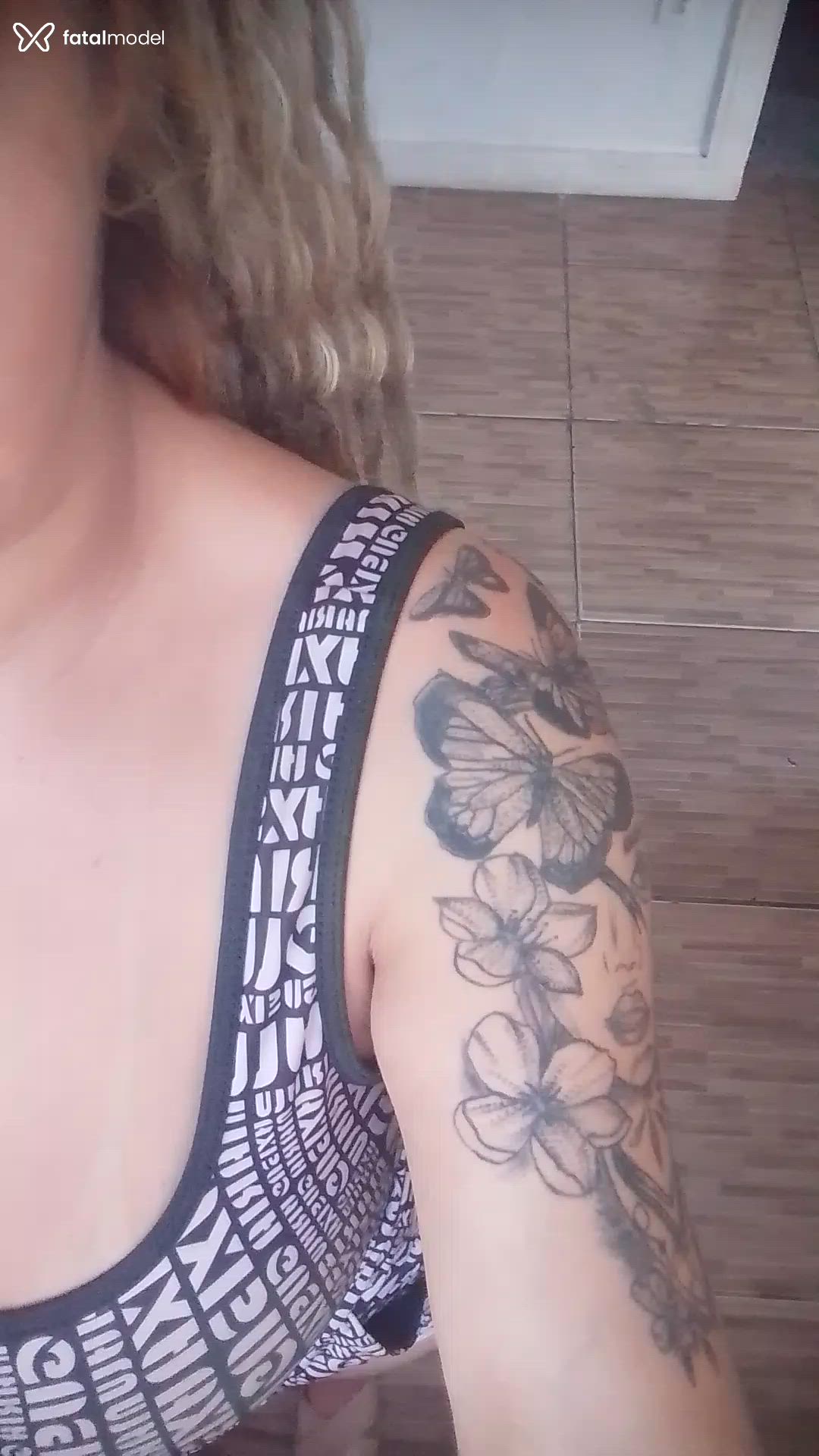 Acompanhante mulher loira (o) de olhos castanhos - Micaella Freitas