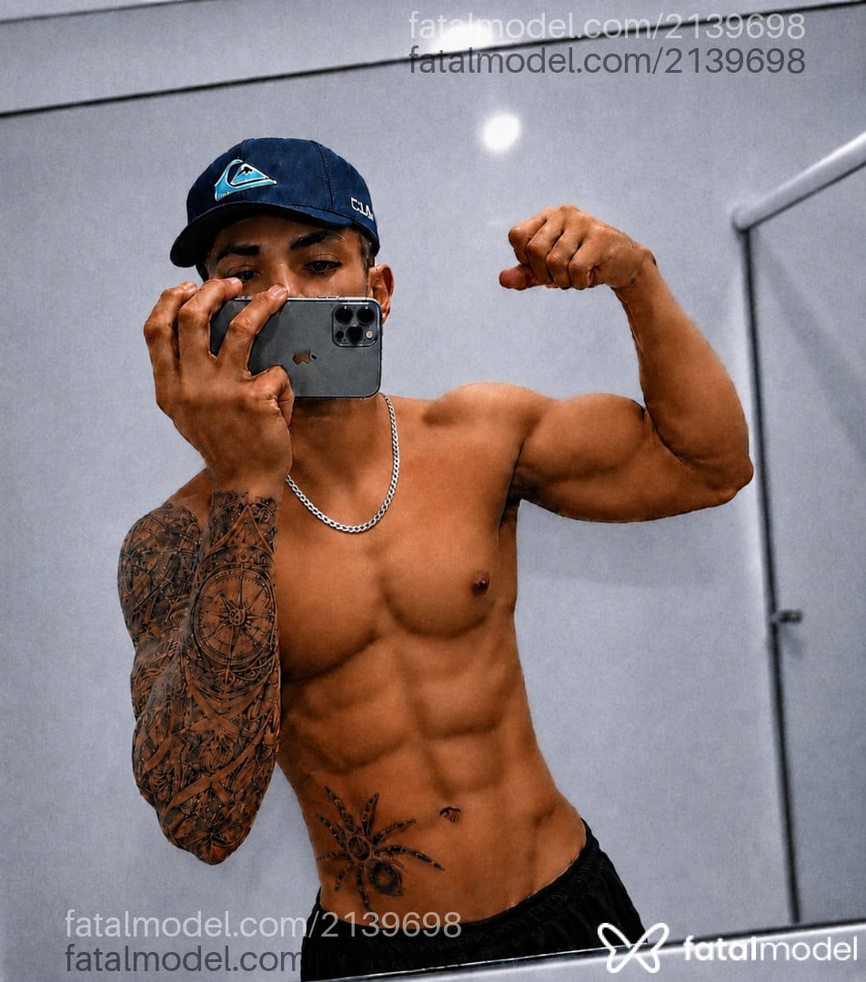 Acompanhante homem com cabelo castanho de olhos castanhos - Cauan Lopes