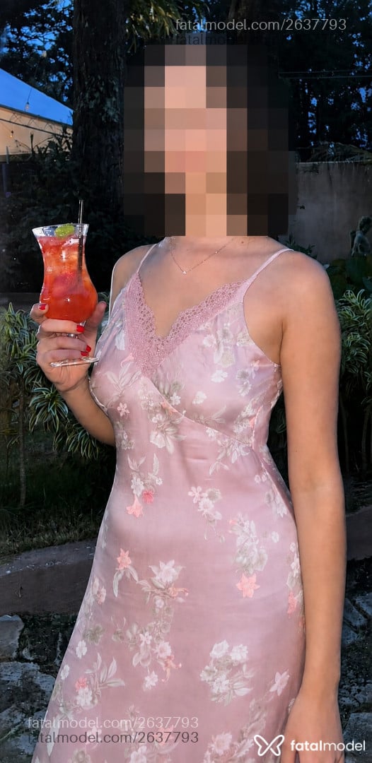 Acompanhante mulher com cabelo castanho de olhos azuis - Rebeca
