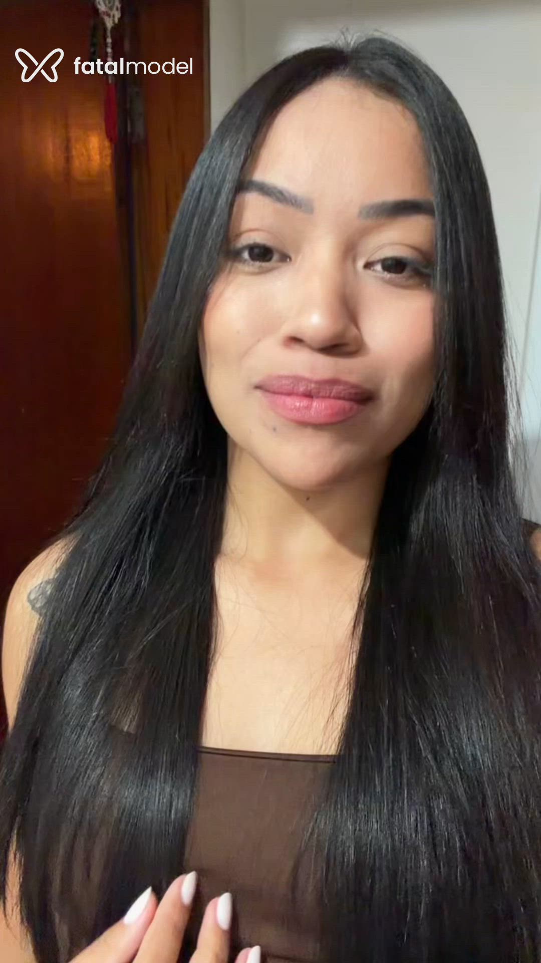 Acompanhante mulher com cabelo castanho de olhos castanhos - Paula Menezes