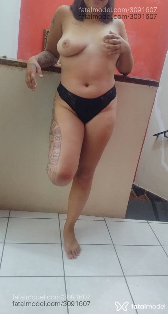 Acompanhante mulher loira (o) de olhos castanhos em Virtual - Loratrocadecasal