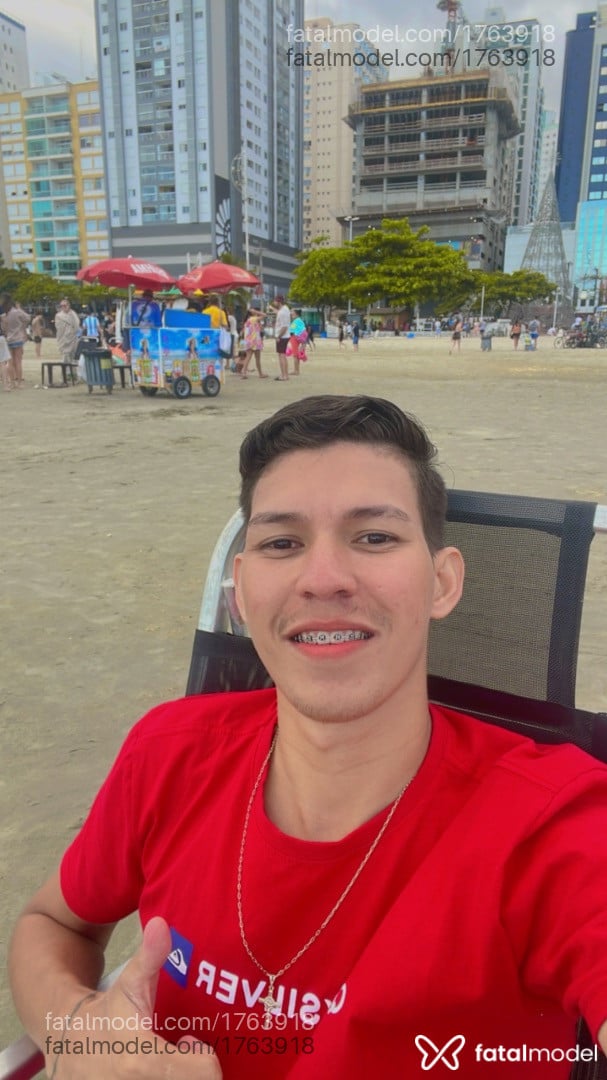 Acompanhante homem morena (o) de olhos castanhos - Caio