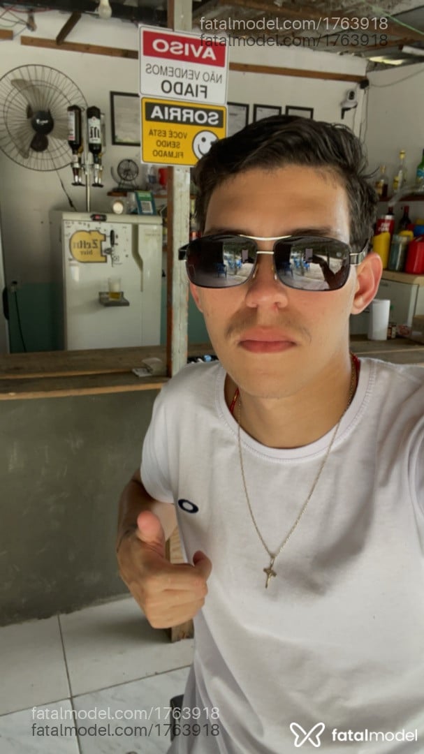 Acompanhante homem morena (o) de olhos castanhos - Caio
