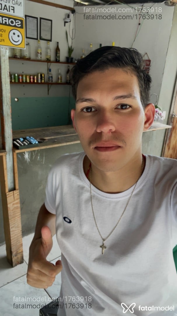 Acompanhante homem morena (o) de olhos castanhos - Caio