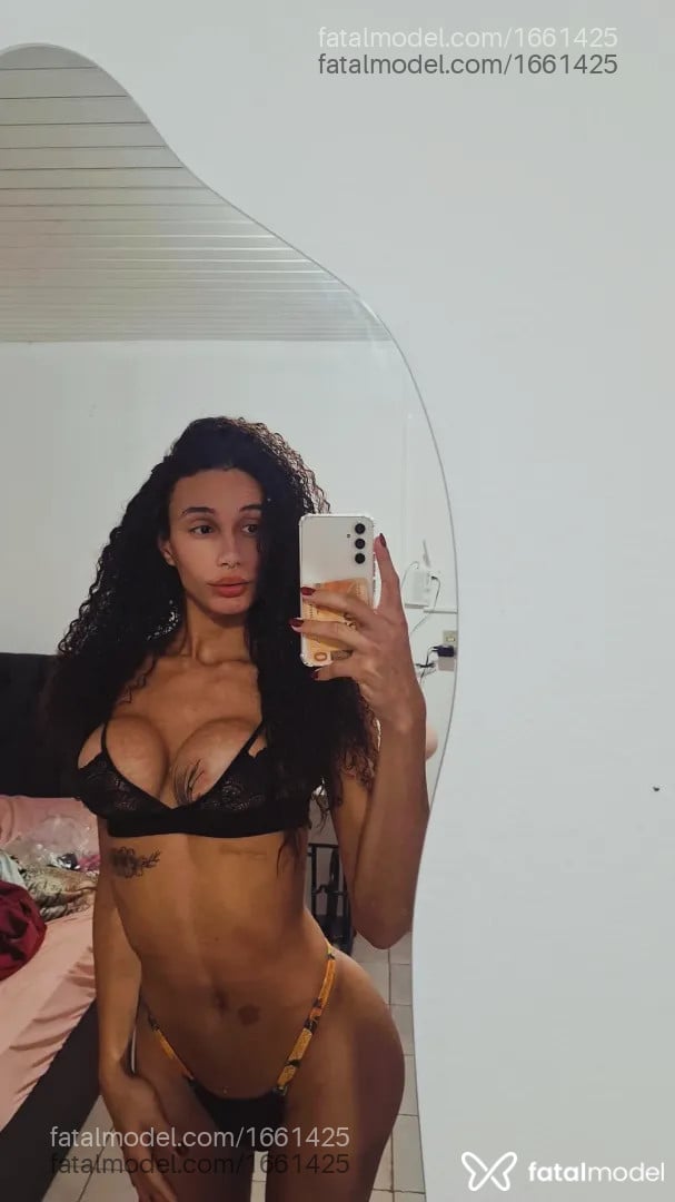 Acompanhante travesti morena (o) de olhos pretos - Amanda Stella