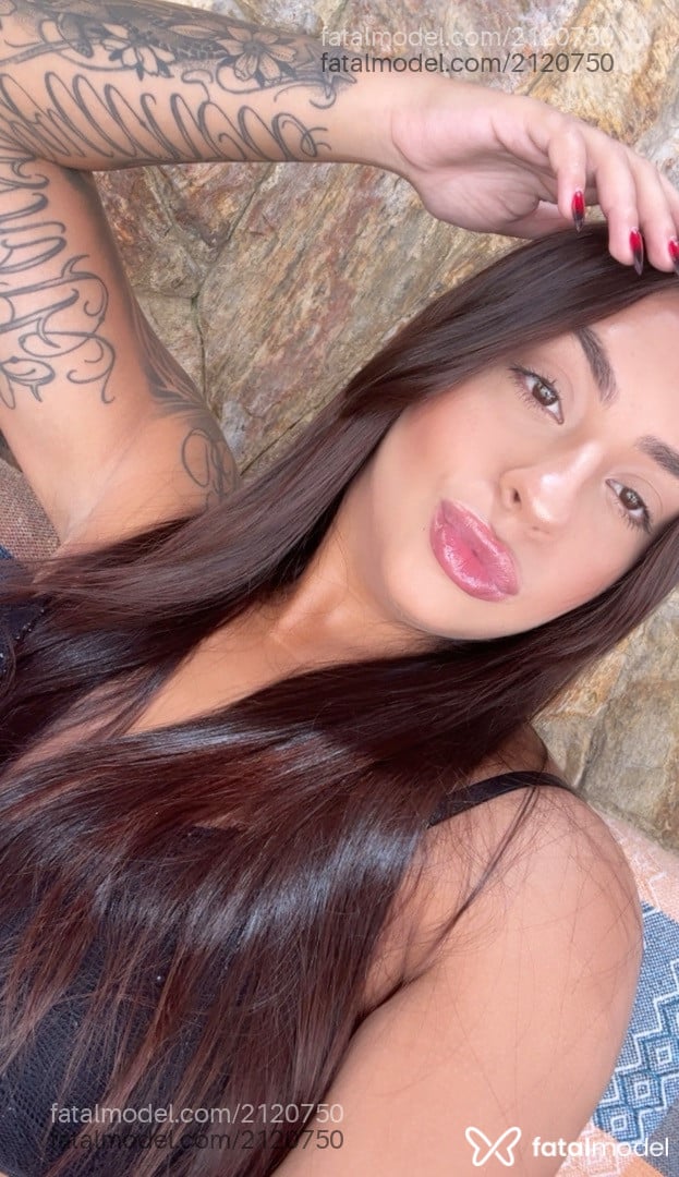 Acompanhante mulher com cabelo castanho de olhos castanhos - Rebeca Duarte Acompanhante mulher com cabelo castanho de olhos castanhos - Rebeca Duarte