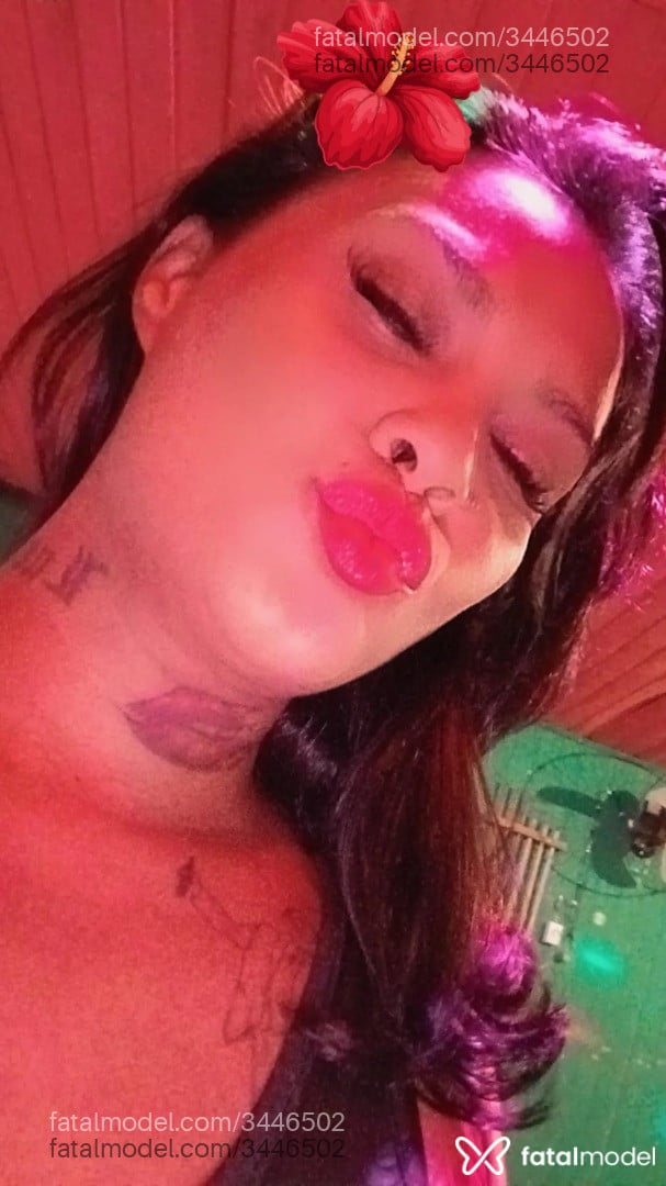 Acompanhante mulher morena (o) de olhos pretos - Cibele Acompanhante mulher morena (o) de olhos pretos - Cibele