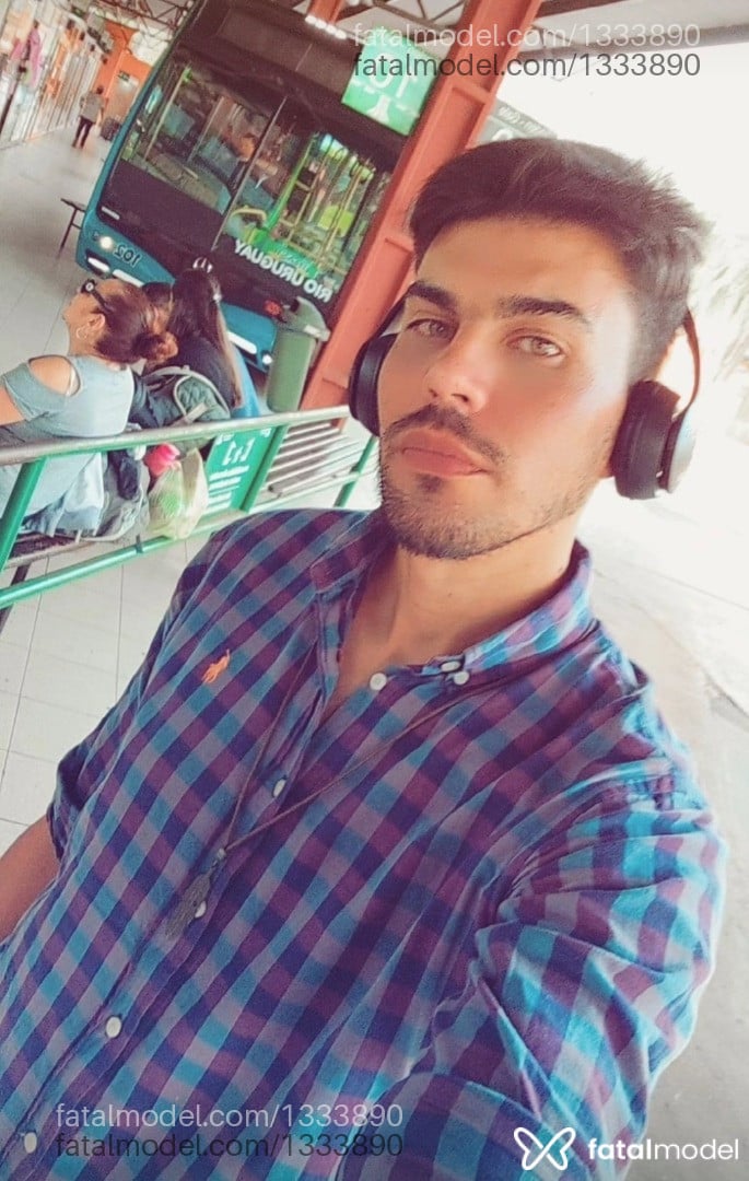 Acompanhante homem morena (o) de olhos castanhos - Gaúcho
