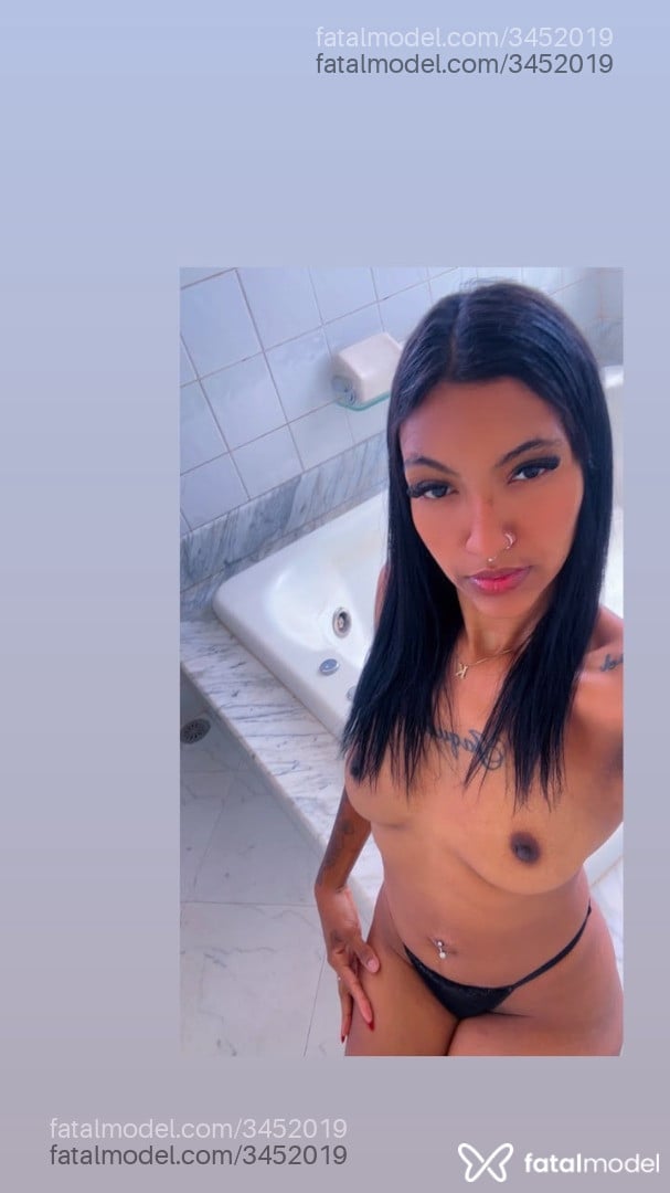 Acompanhante mulher morena (o) de olhos pretos - Luiza