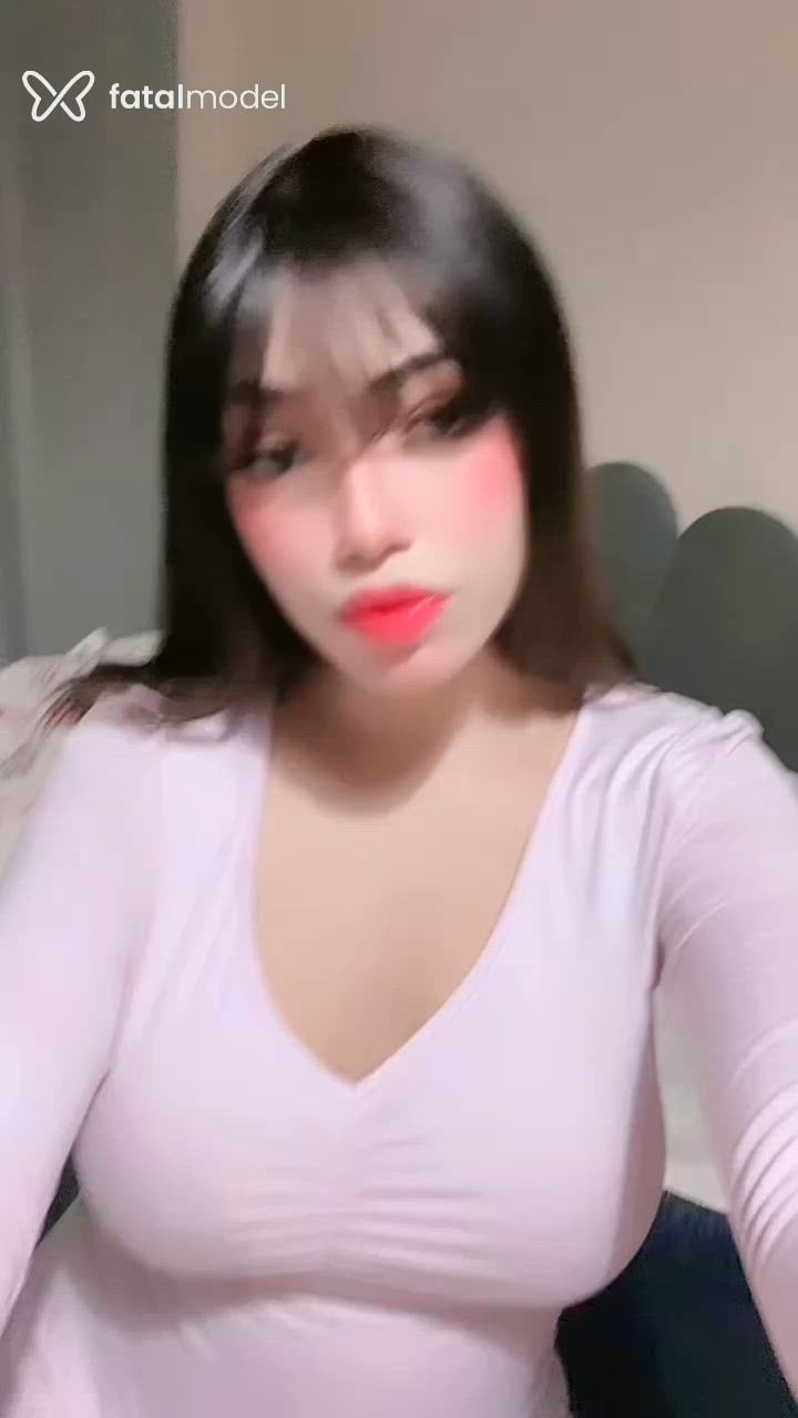 Acompanhante mulher trans morena (o) de olhos castanhos - Isabella Songjia