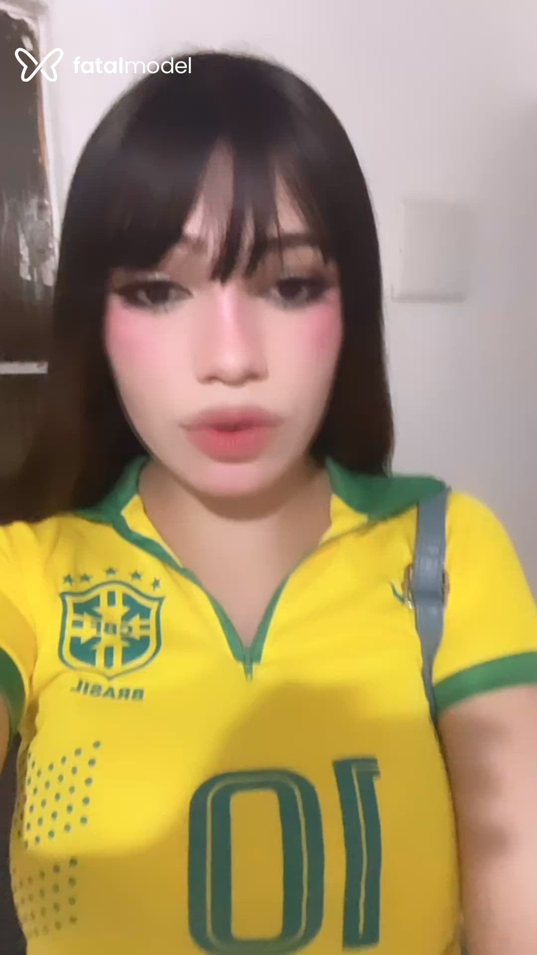 Acompanhante mulher trans morena (o) de olhos castanhos - Isabella Songjia