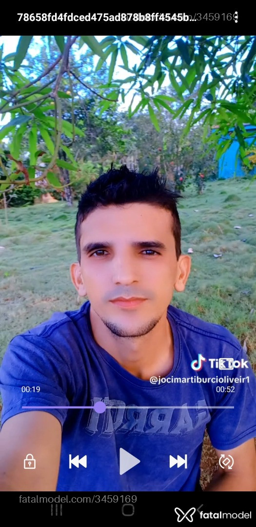 Acompanhante homem com cabelo castanho de olhos castanhos - Oliveira Souza