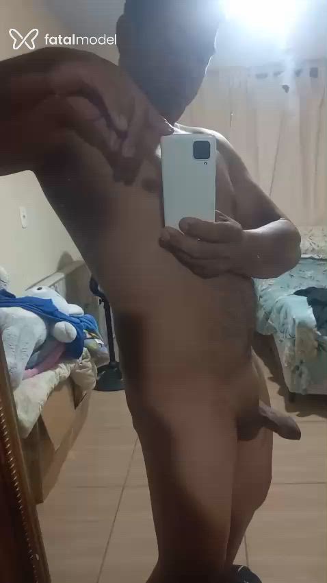 Acompanhante homem com cabelo grisalho de olhos pretos - Diob
