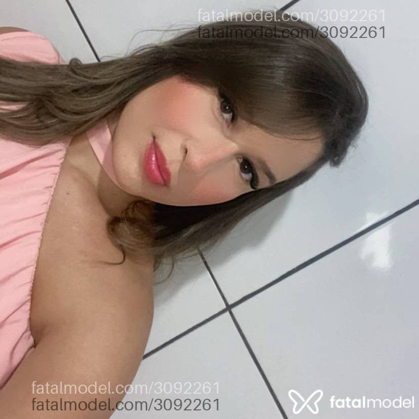 Acompanhante mulher loira (o) de olhos castanhos - Juliana Goiana
