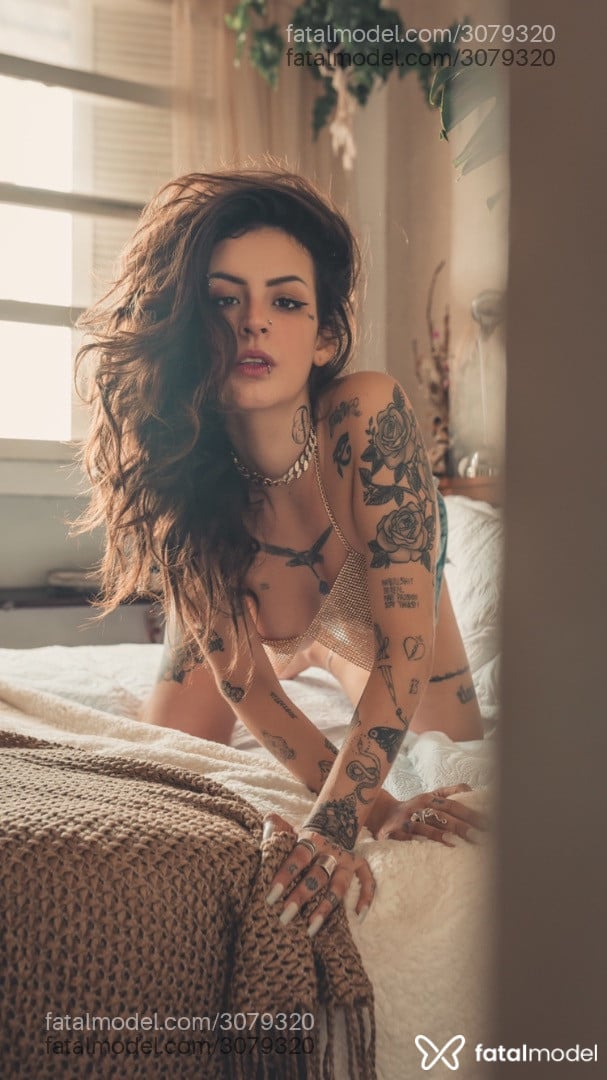 Acompanhante mulher morena (o) de olhos mel - Helena