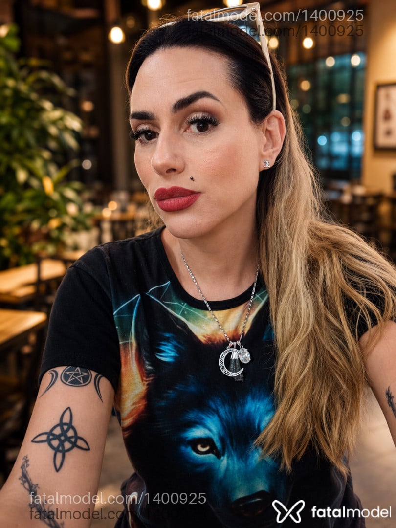 Acompanhante mulher trans loira (o) de olhos castanhos - Raylla