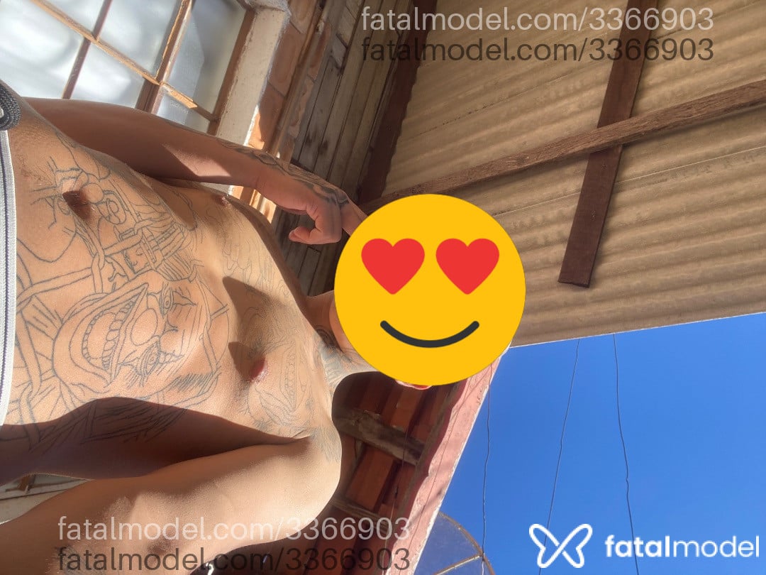 Acompanhante homem com cabelo castanho de olhos castanhos - Menor Cruel