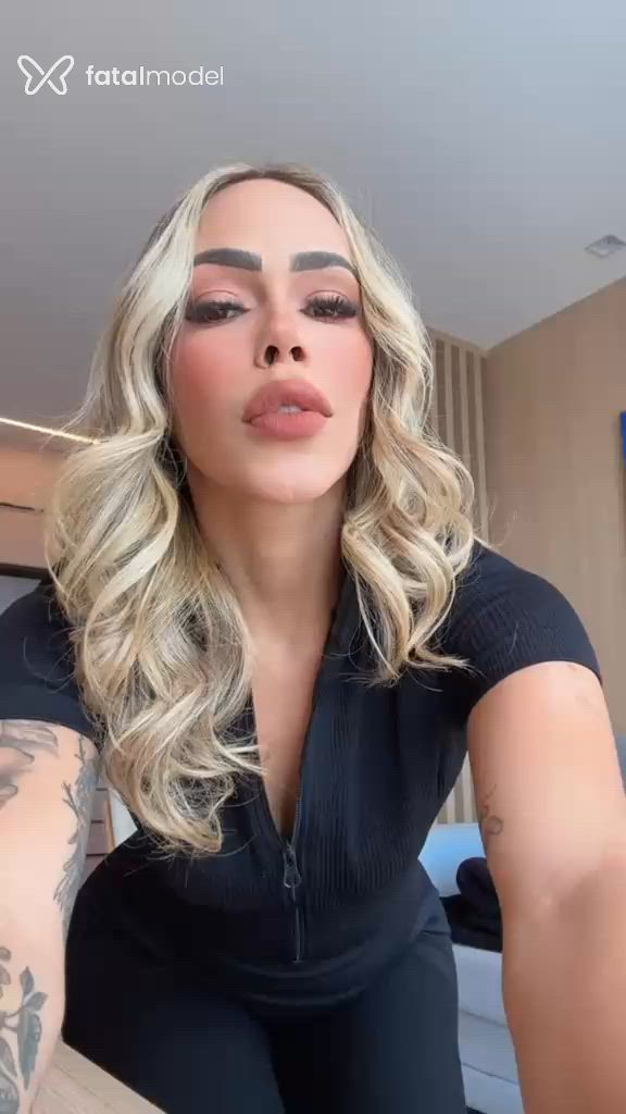 Acompanhante mulher loira (o) de olhos castanhos - Luna Acompanhante mulher loira (o) de olhos castanhos - Luna