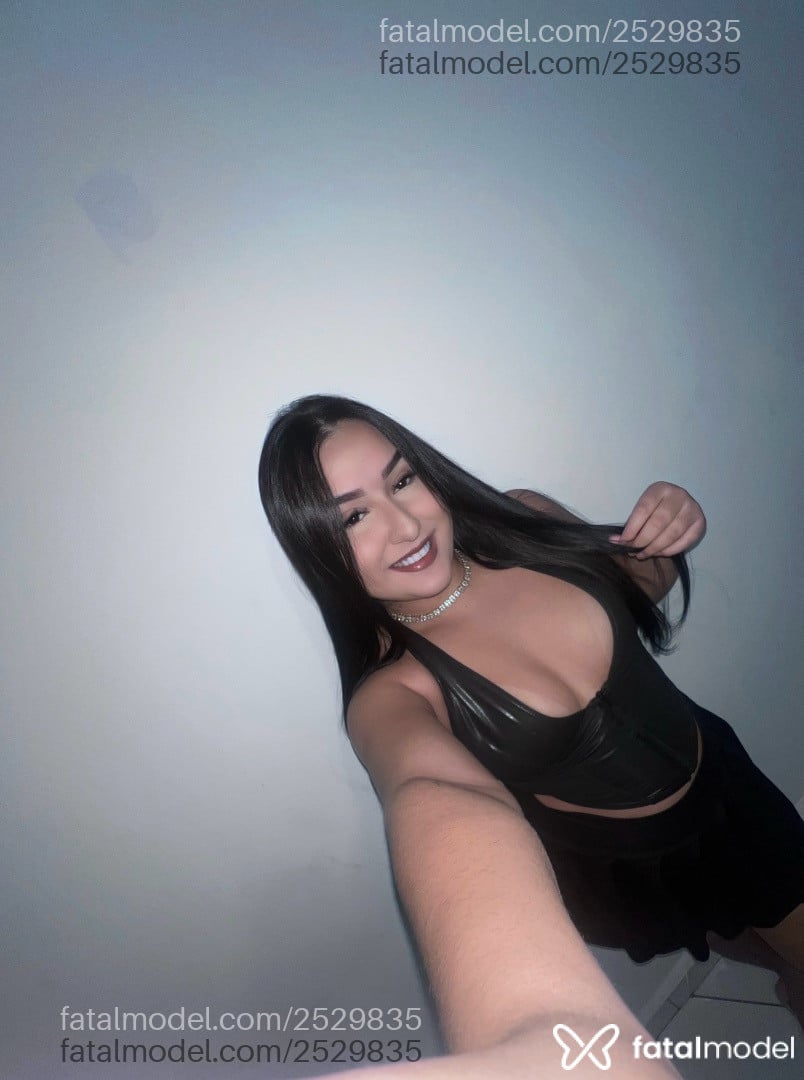 Acompanhante mulher com cabelo castanho de olhos castanhos - Lorena