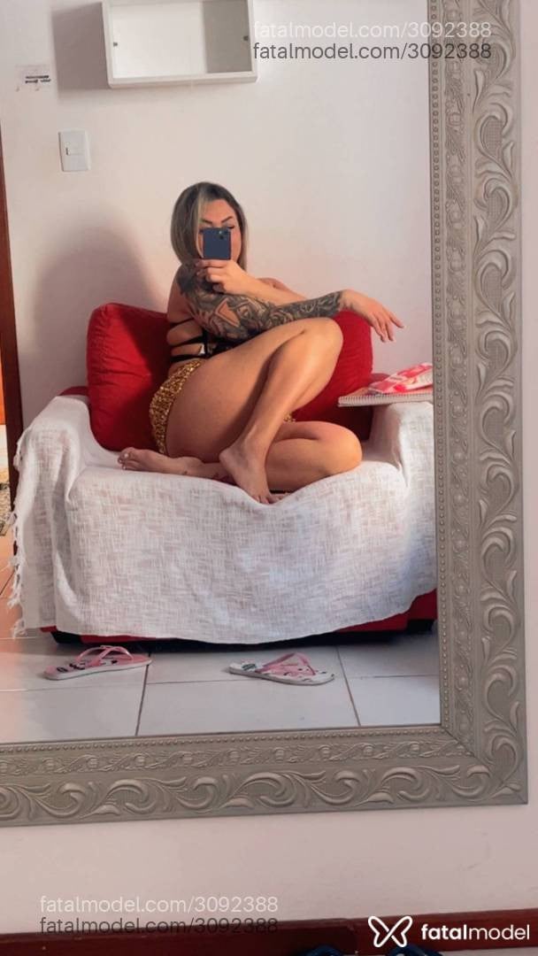 Acompanhante mulher loira (o) de olhos castanhos - Sol Santos