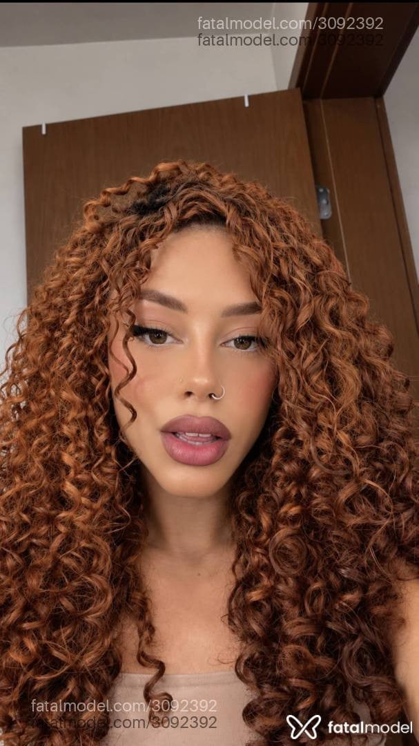 Acompanhante mulher ruiva (o) de olhos verdes - Bárbara