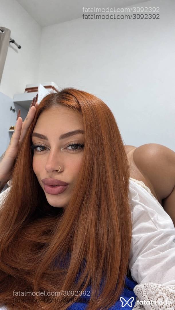 Acompanhante mulher ruiva (o) de olhos verdes - Bárbara