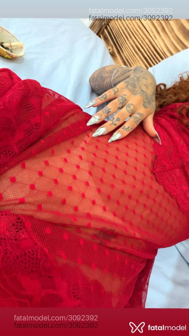 Acompanhante mulher com cabelo castanho de olhos verdes - Bárbara