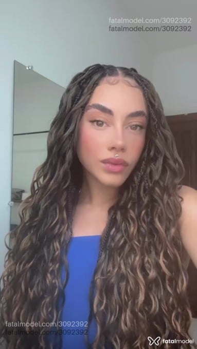 Acompanhante mulher com cabelo castanho de olhos verdes em Nova Serrana - Bárbara