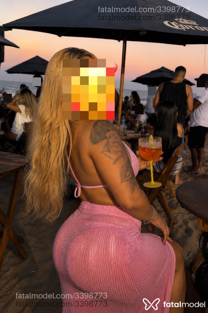 Acompanhante mulher loira (o) de olhos castanhos - Ninna