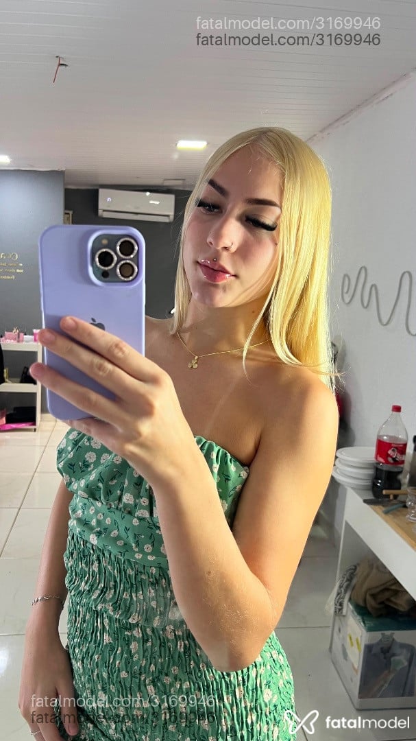 Acompanhante mulher loira (o) de olhos verdes - Sophia