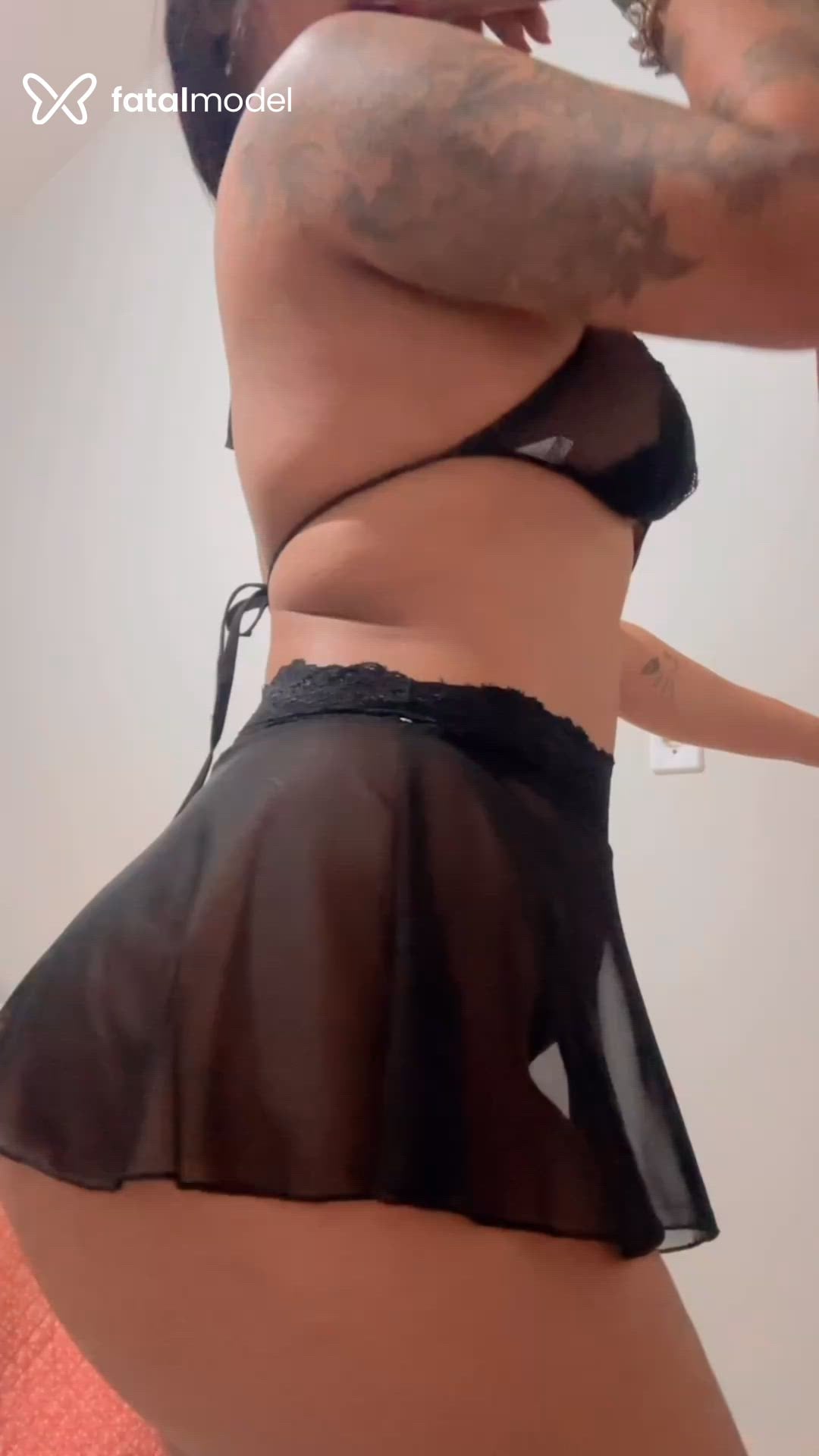 Acompanhante mulher morena (o) de olhos castanhos - Yumii