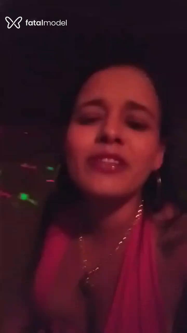 Acompanhante mulher morena (o) de olhos castanhos - Bella