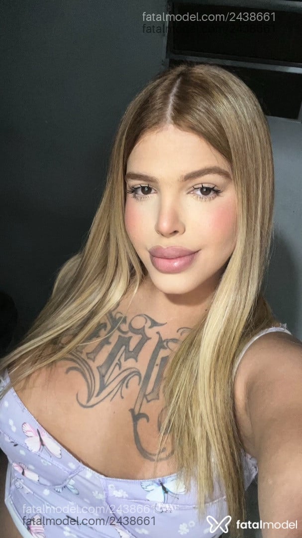 Acompanhante mulher trans com cabelo castanho de olhos castanhos - Nicole Zannotti