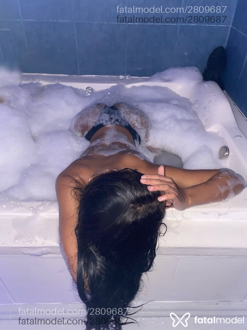 Acompanhante mulher trans morena (o) de olhos castanhos - Julia