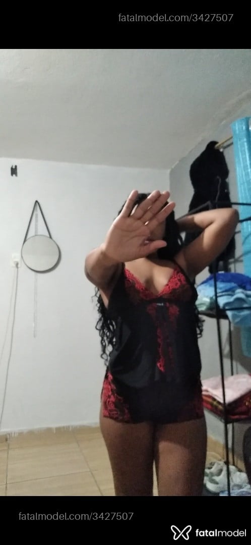 Acompanhante mulher com cabelo castanho de olhos castanhos - Daviylla
