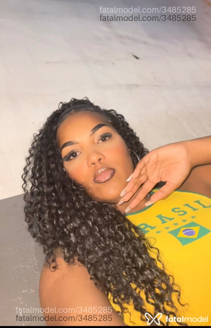 Acompanhante mulher morena (o) de olhos pretos - Vitória