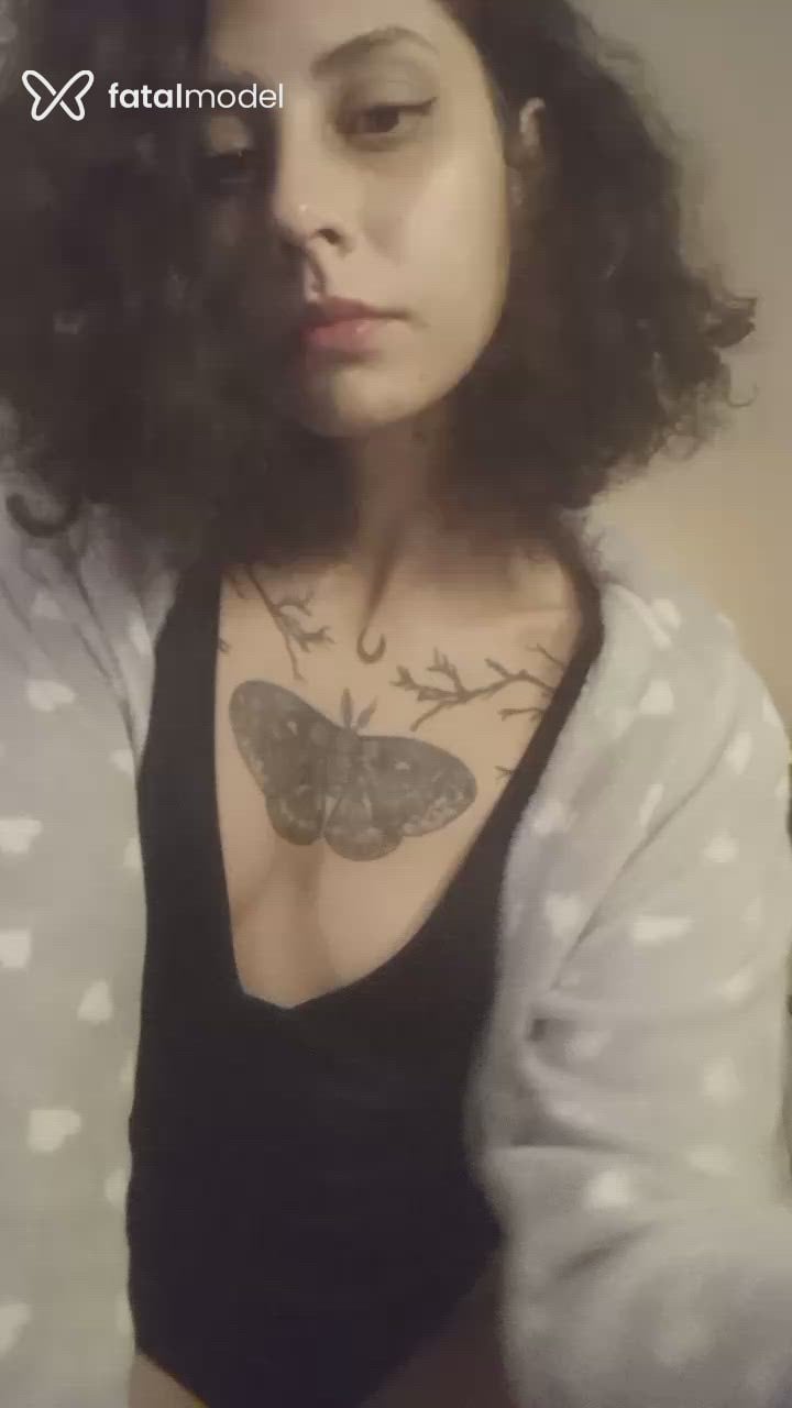Acompanhante mulher com cabelo castanho de olhos castanhos - Alecram