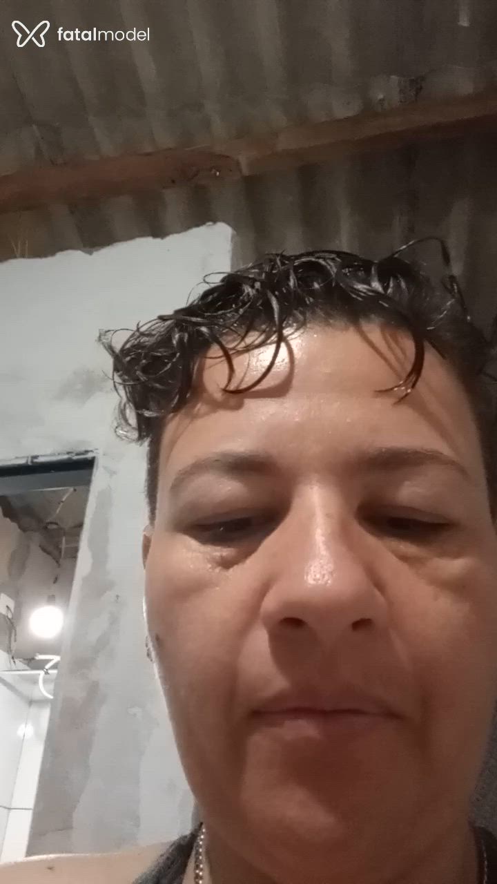 Acompanhante mulher com cabelo castanho de olhos pretos - Claudia Caroline Acompanhante mulher com cabelo castanho de olhos pretos - Claudia Caroline