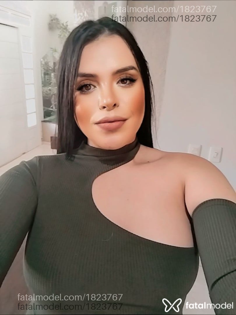 Acompanhante mulher trans morena (o) de olhos castanhos - Alicia