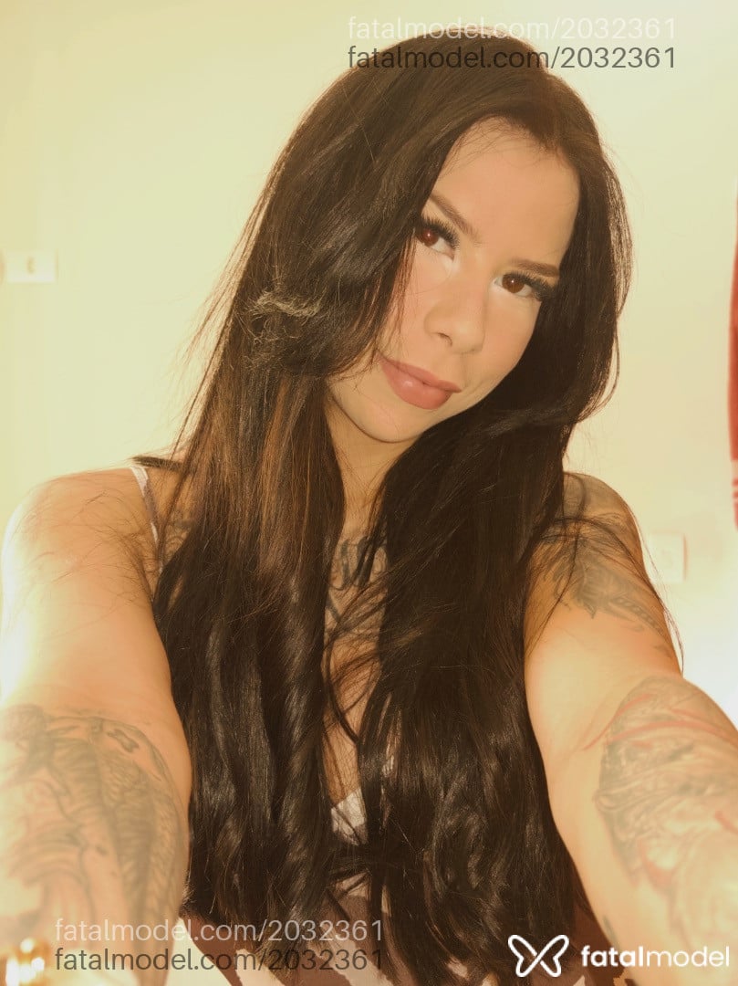 Acompanhante mulher com cabelo castanho de olhos castanhos - Luciana