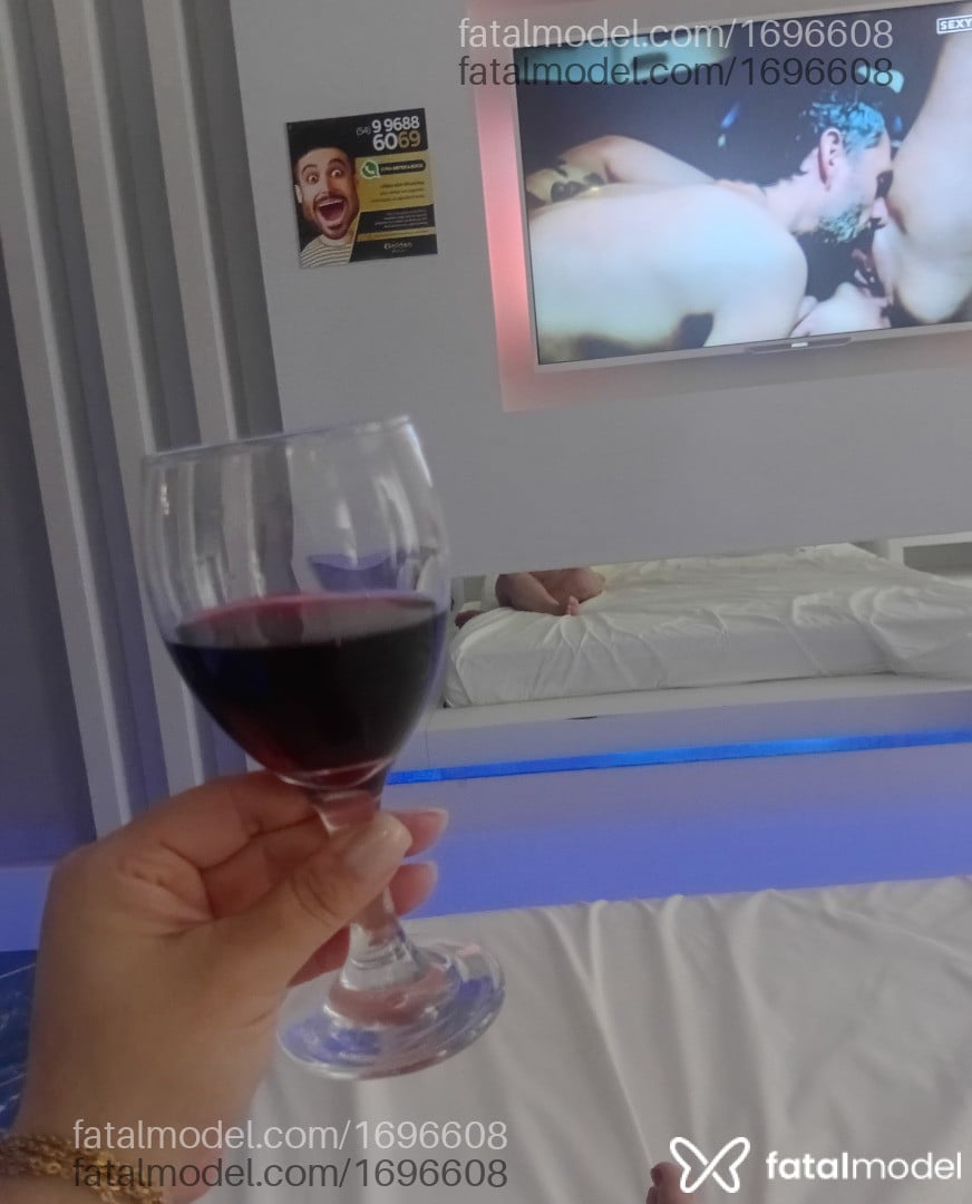Acompanhante mulher ruiva (o) de olhos mel - Putadoanal Márryáh