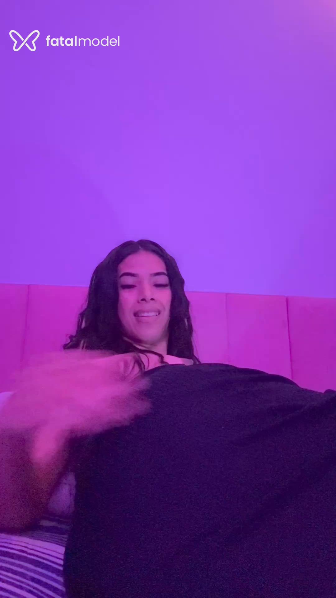 Acompanhante mulher trans morena (o) de olhos pretos - Lorena Silva