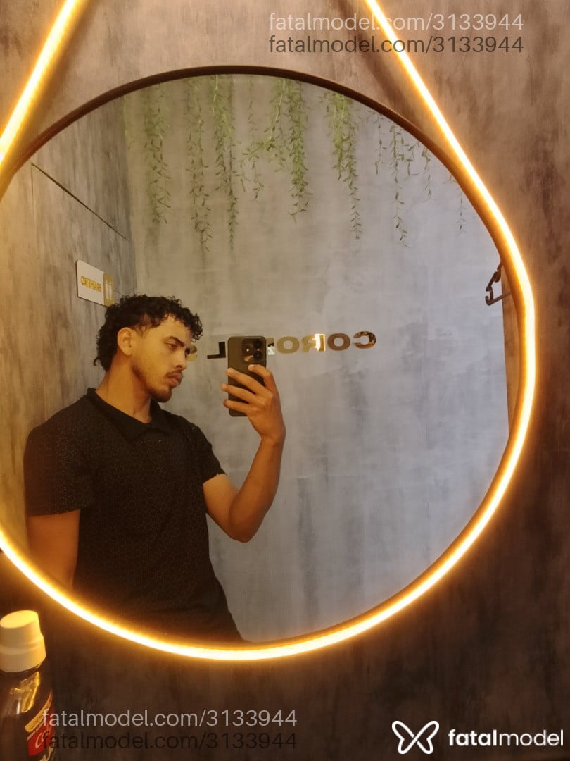 Acompanhante homem com cabelo castanho de olhos mel - Antony