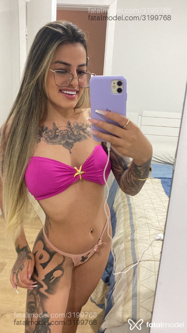 Acompanhante mulher com cabelo castanho de olhos castanhos - Lavínia Alencar Acompanhante mulher com cabelo castanho de olhos castanhos - Lavínia Alencar