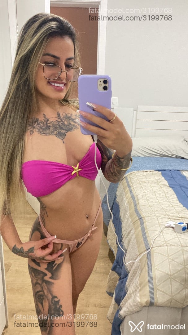 Acompanhante mulher com cabelo castanho de olhos castanhos - Lavínia Alencar