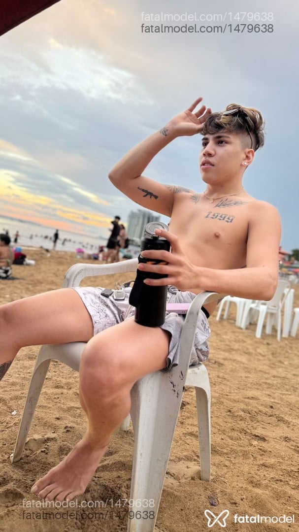 Acompanhante homem com cabelo castanho de olhos castanhos - Enzogabriel