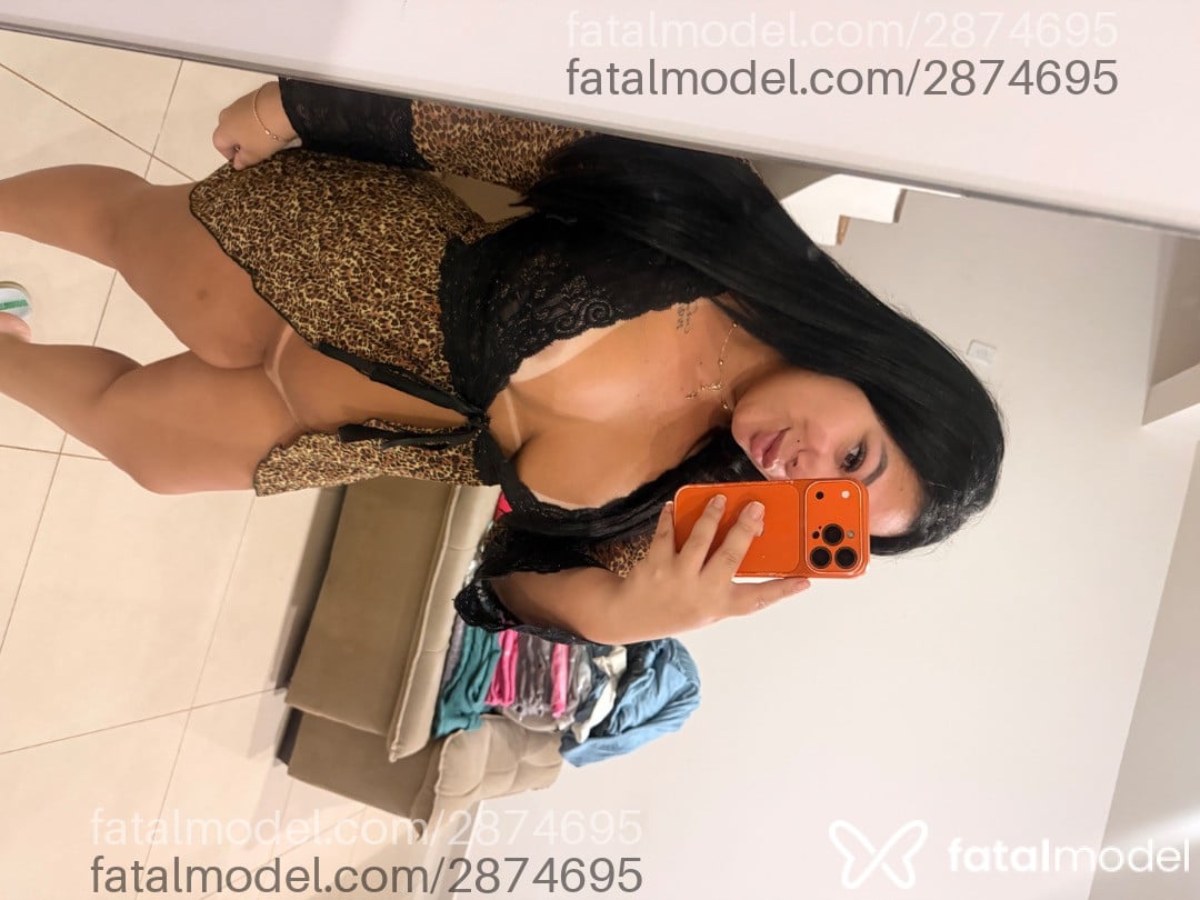 Acompanhante mulher morena (o) de olhos castanhos - Luiza